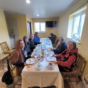 Великодня трапеза для убогих в Домі Милосердя